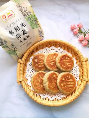 宝贝一口气吃两个。 