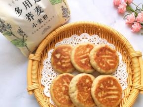 宝贝一口气吃两个。 