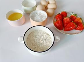 准备食材，蛋清蛋黄分开。