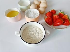 准备食材，蛋清蛋黄分开。