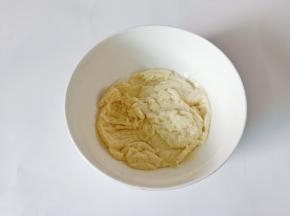 用翻拌刀翻拌均匀即可。