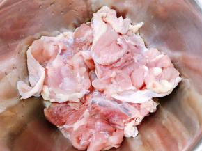 鸡腿去骨，我直接买的去骨鸡腿