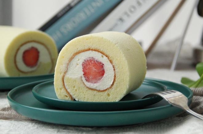 教你制作高颜值草莓蛋糕卷！粉嫩毛巾面