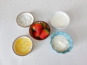 准备食材，吉利丁片提前泡软备用。