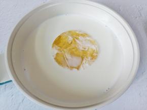 加入泡好的吉利丁片。