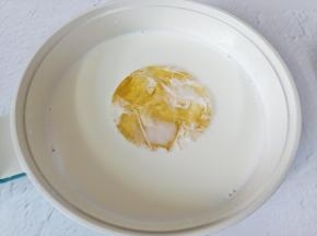 加入泡好的吉利丁片。