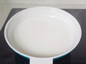 全程开小火搅拌至吉利丁片融就可以关火。