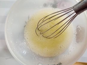 搅拌均匀至白糖融化！