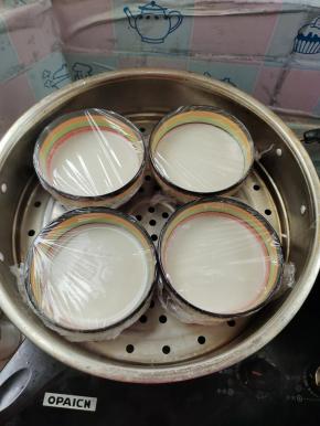 锅里水烧开后，再放进去！转中火蒸15分钟！