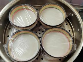 锅里水烧开后，再放进去！转中火蒸15分钟！