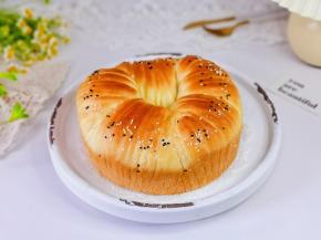 做法类似毛毛虫面包。