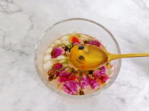 加入百香果蜂蜜水搅拌均匀。