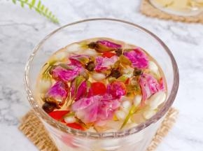 美容养颜的花果茶就可以饮用了！