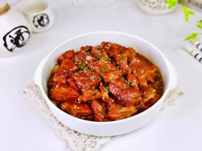 盛出装盘，撒葱花熟白芝麻。