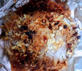 蒸好的锡纸粉丝金针菇打开瞬间满屋飘香
