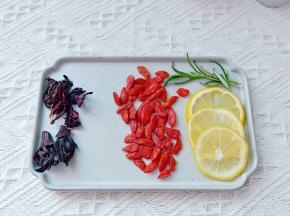 准备泡茶所需要的食材。