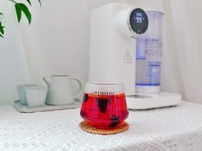 喜欢甜一点的可以加一点蜂蜜，放上柠檬片就可以享用了！