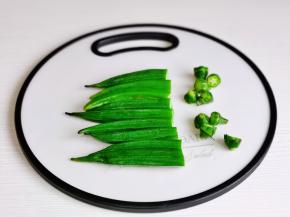 沥干水分后去根。