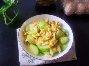 中火翻炒均匀即可装盘，趁热享用