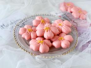 美美的樱花馒头就做好了，蓬松柔软，颜色也很漂亮，吃不完的可以密封好冷冻保存。