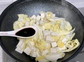 加入1勺生抽；