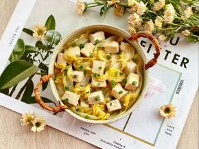 豆腐吸尽了白菜的鲜甜，清淡又可口。