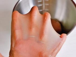 两种面团揉至不易破的手套膜即可。