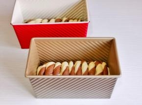 依次做好放入吐司盒中，进行二发（这个食材是两个450克吐司的量）