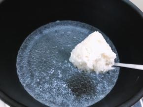 水煮开后加入酒酿再次煮开