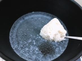 水煮开后加入酒酿再次煮开