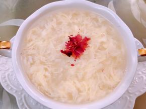 撒上玫瑰花瓣即可