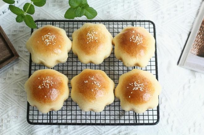 好吃不胖，星形咸蛋黄南瓜肉松面包