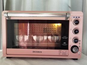 12、全部操作完成，放置在烤架上，加一碗温水增加湿度，烤箱发酵档，35-36度发酵40分钟左右。发酵至2倍大。