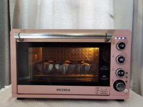 14、放入预热好的烤箱，上170，下180烘烤25分钟。上色满意及时加盖锡纸。