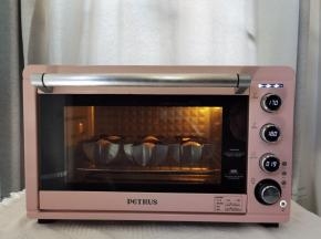 14、放入预热好的烤箱，上170，下180烘烤25分钟。上色满意及时加盖锡纸。