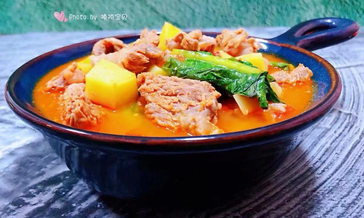 西红柿土豆青菜炖牛肉