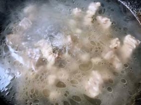 炖至牛肉熟透而不软烂即可