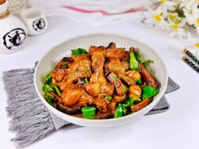 盛出装盘，撒上熟白芝麻葱花即可。