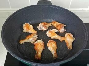 煎到两面金黄色。