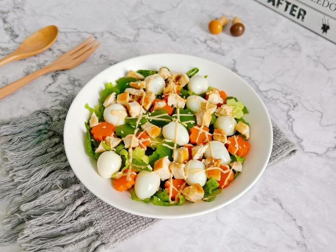 鸡胸肉鲜蔬沙拉