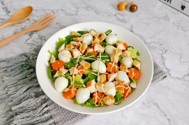 鸡胸肉鲜蔬沙拉