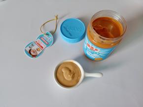 四季宝花生酱加适量的水搅拌开来备用。