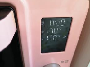 上下管170度烤20分钟，面包上色满意后及时加盖锡纸。