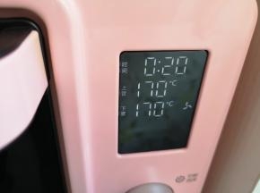 上下管170度烤20分钟，面包上色满意后及时加盖锡纸。