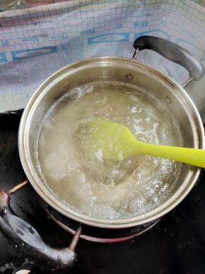 再次煮开后即可关火！（加热过程中，要不停的搅拌，以免粘锅！）