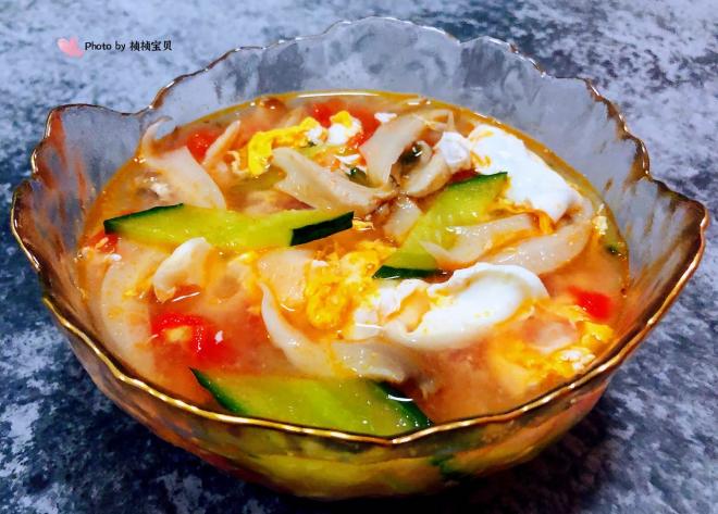 西红柿平菇黄瓜蛋花汤