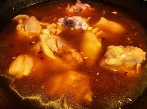 添加适量清水大火炖起来