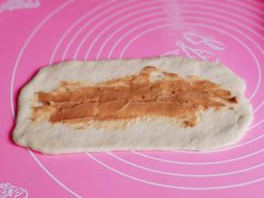 涂抹上花生酱。