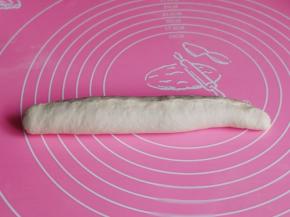 再卷起来，收口捏紧（收口一定要捏紧哈）