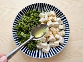 再加半勺橄榄油；